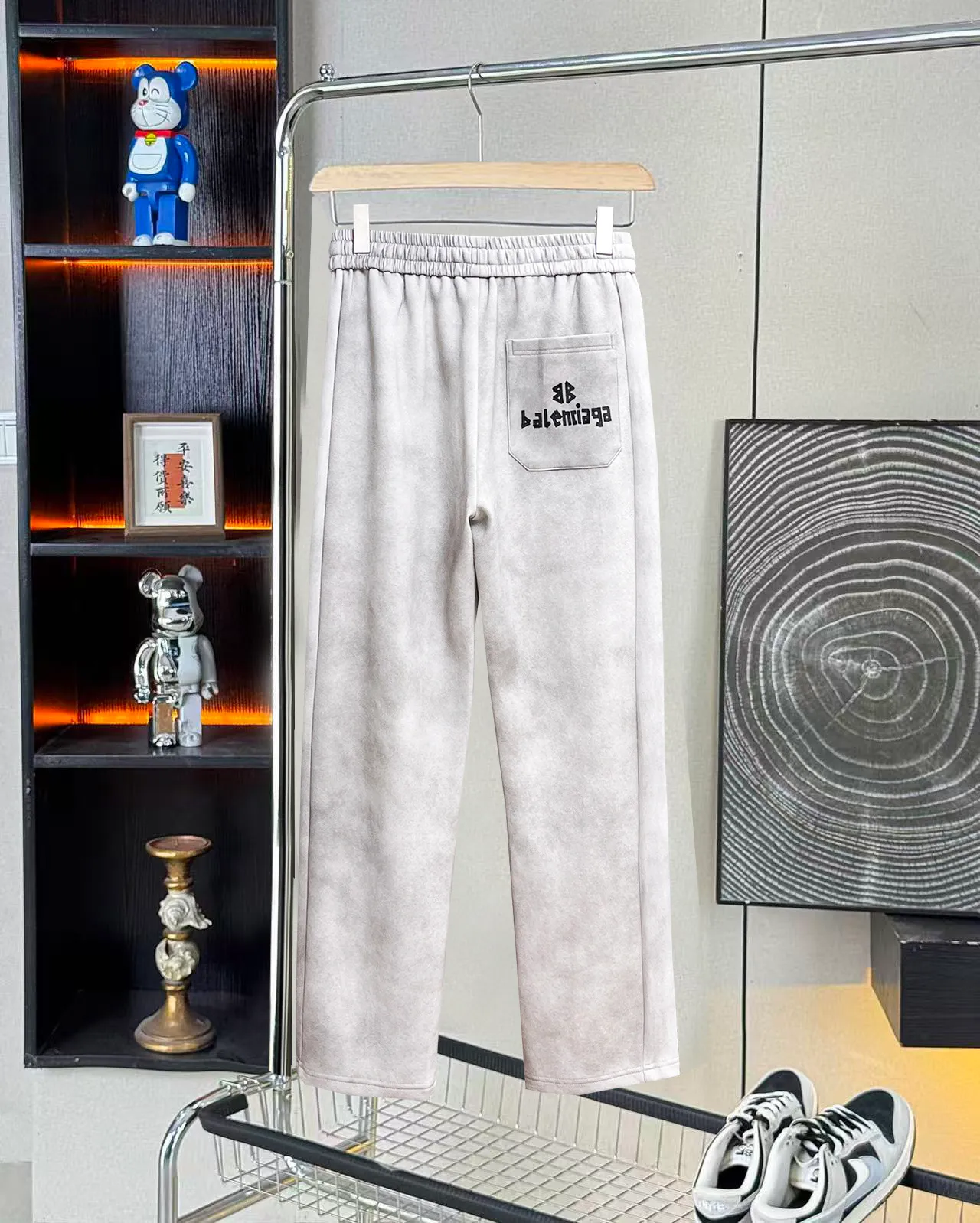 Balenciaga 🆕2026 Autumn and Winter New Arrival Casual Pants! The official website will be released simultaneously. Brand Classic LOGO casual pants, customized fabrics, excellent comfort and strong touch. Highly recognisable, perfect appearance and craftsmanship. Size:M-3XL